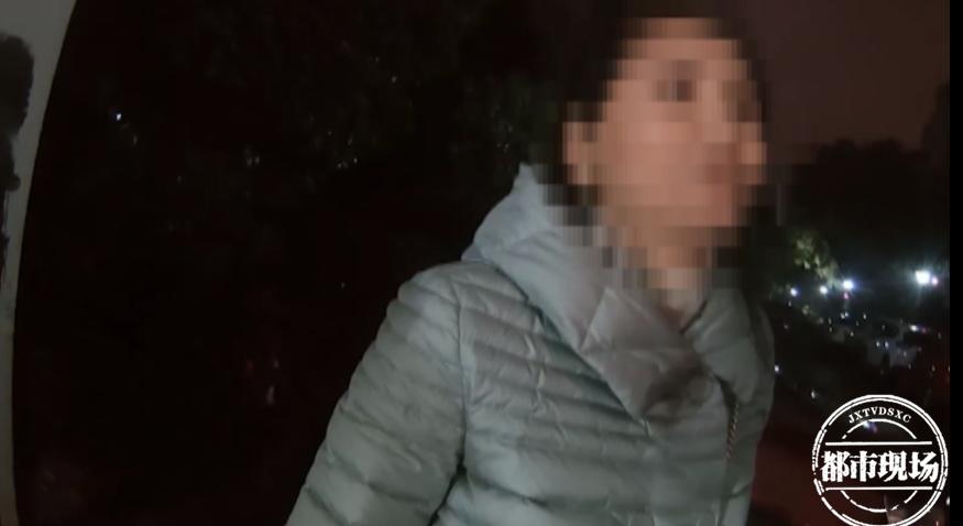 DƬ